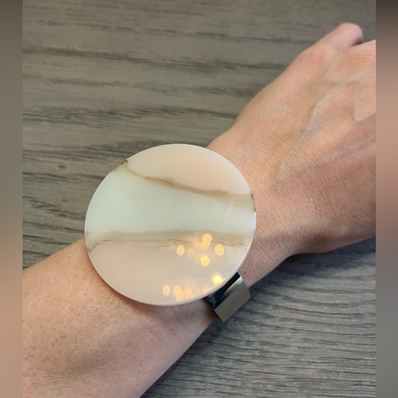 Isabel Marant NWOT Round Resin Cuff Bracelet in Pink - Picture 8 of 9